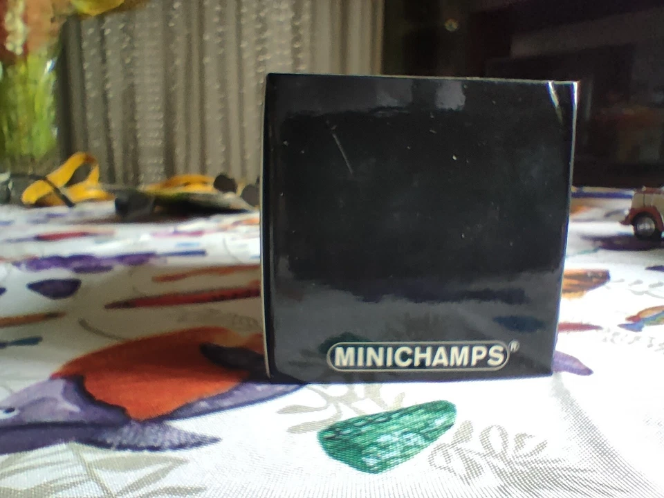 MINICHAMPS VOLVO P1800 ES 1971 ARANCIO SCALA 1:43 REF.430171617 - Immagine 3 di 4