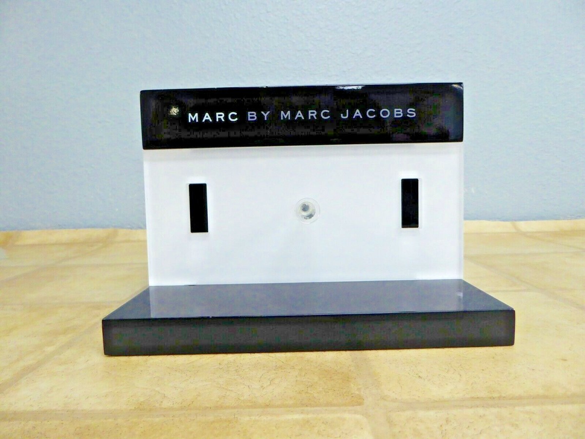 GENTLY USED - AUTHENTIC MARC BY MARC JACOBS SMALL BLK  display picture 1