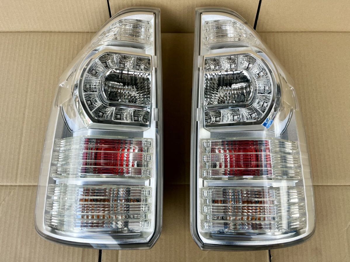 Toyota Voxy Noah ZRR70W ZRR57W Tail Lights Rear Lamps set