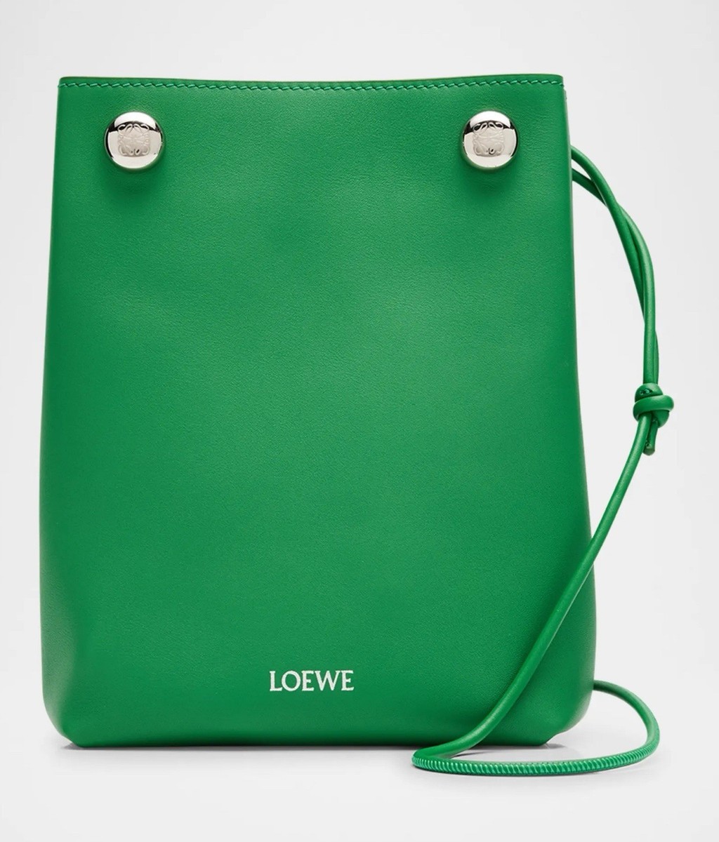 LOEWE オリーブグリーン ケース パース NWT Loewe pebble Pouch Bucket Bag in Calf Leather Green. Purse