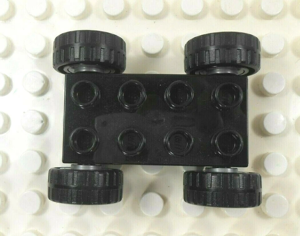 Lego Duplo Car Base 2x4 silver wheels - Image 2 of 3