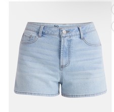 No Boundaries Women  s Size 14 High Rise Mom Short Light Wash Denim