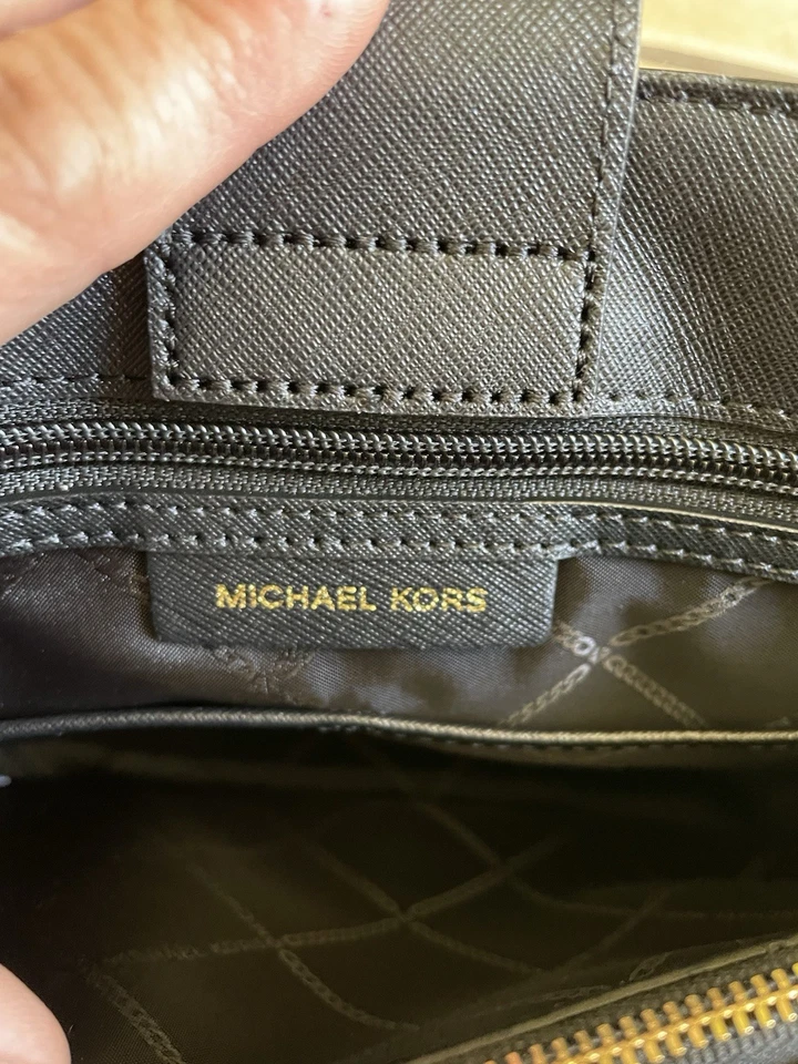 BNWT Black Michael Kors Leather Cynthia Handbag  - Image 4 of 4