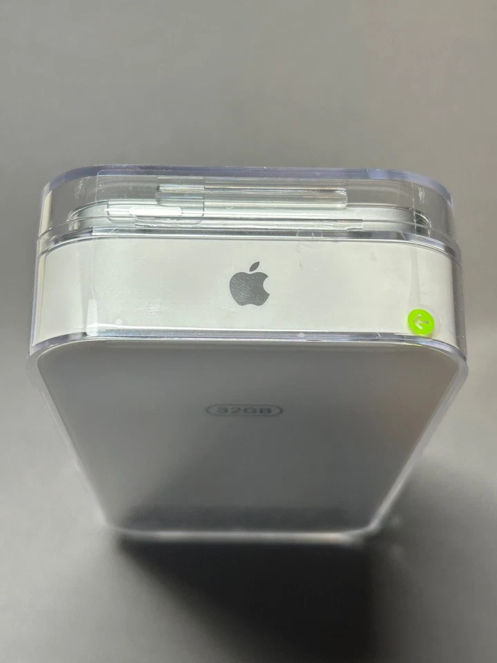 SEALED NEW Apple iPod Touch 7th Generation 32GB Silver - Image 3 of 4