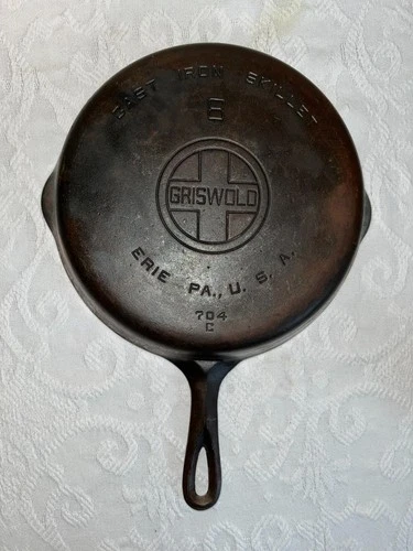 VINTAGE GRISWOLD #8 CAST IRON SKILLET FRYING PAN 704 C