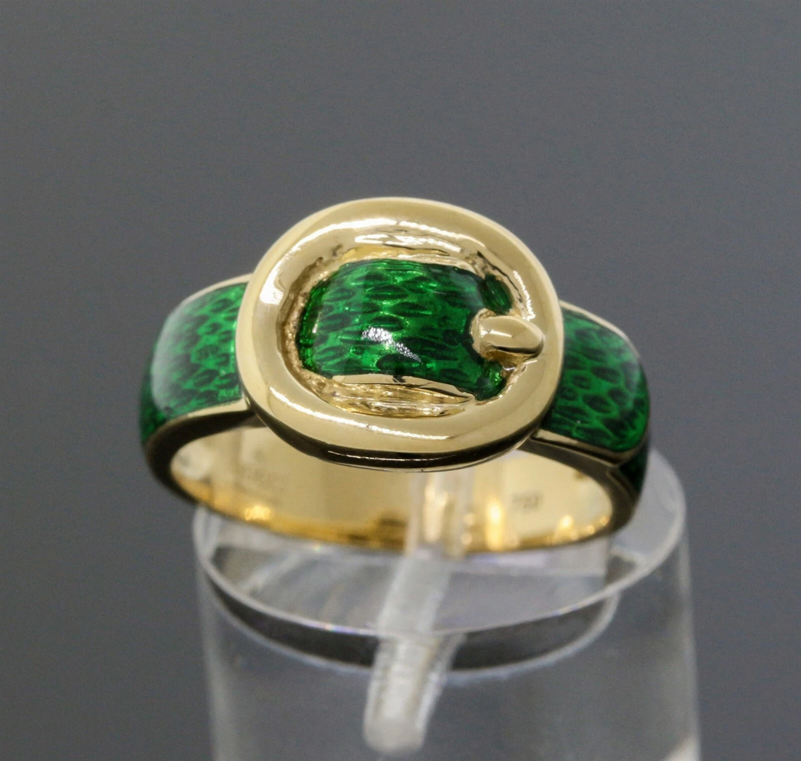 Bague Gucci boucle ceinture émaillée verte or jaune 18 carats taille 5,5