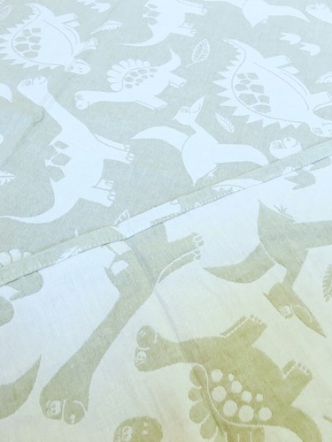 COPERTA BAMBINO JACQUARD LUSSO VICOLO PAVONE $125 NUOVA CON ETICHETTE 100% COTONE SALVIA DINOSAURI - Foto 6 di 11