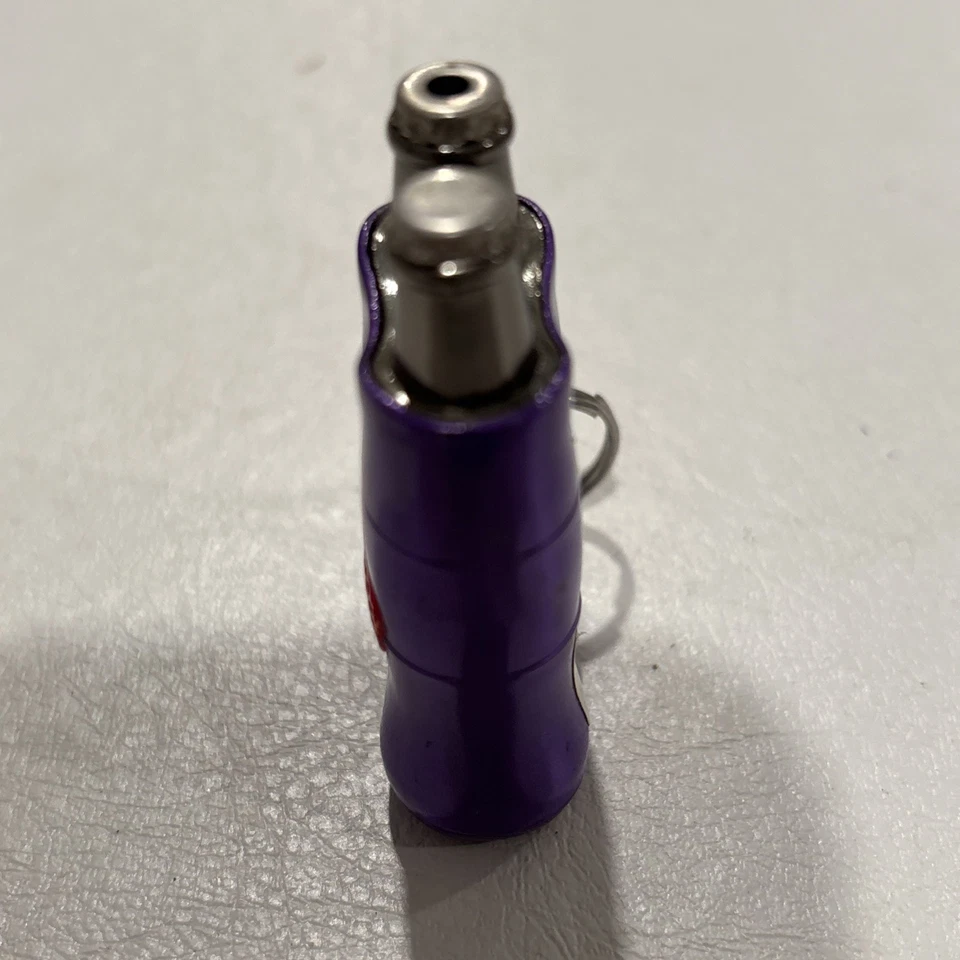 Rare Novelty Lighter light up Red Heart on 2 bottles in a carry bag key chain - Image 4 of 4