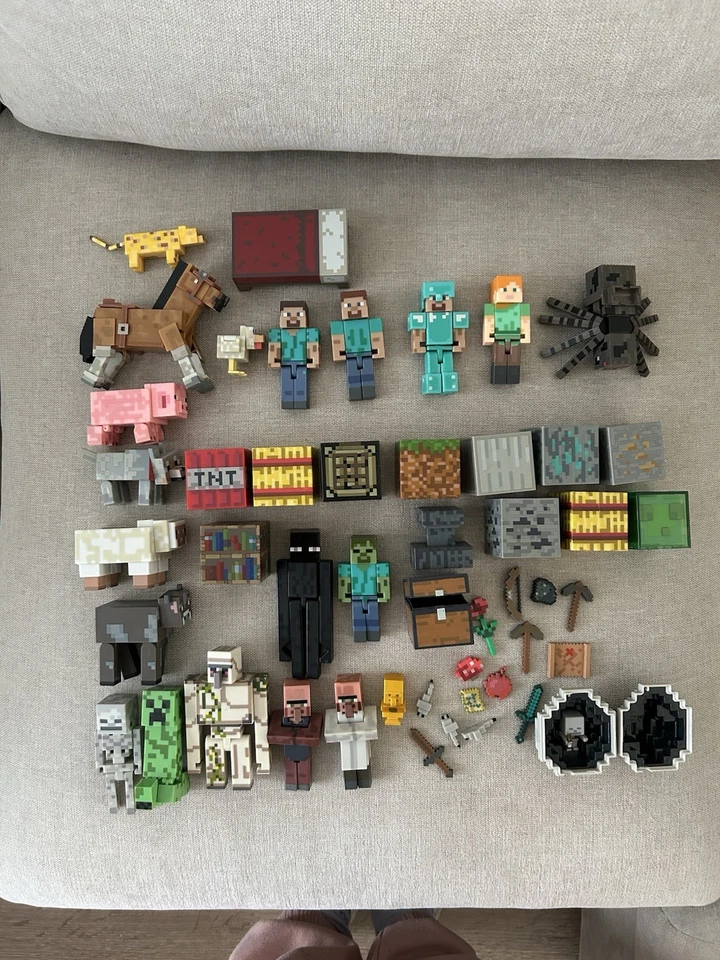 Minecraft Action Figures MASSIVE bundle 64 pieces!! Skeleton, Steve, Iron Golem  - Image 4 of 4