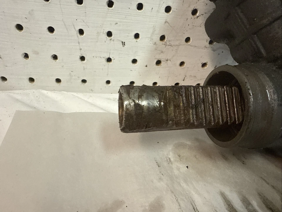 Оригинальная стойка и шестерня гидроусилителя руля полного привода 01–05 BMW E46 325XI 330XI - Изображение 3 из 4