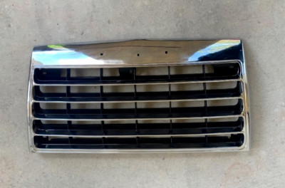85-86 GRILLE EXC FILA FORD THUNDERBIRD F5SZ-8200C