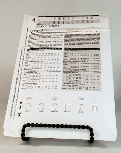 Pattern Misses Petite Skirt Vogue V7832 Sizes 6 8 10 - Picture 2 of 2