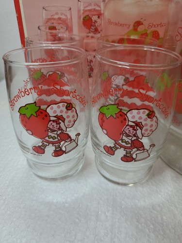 Vntg Strawberry Shortcake Anchor Hocking Juice Set Carafe 4 Glasses Lid Orig Box - Picture 3 of 5
