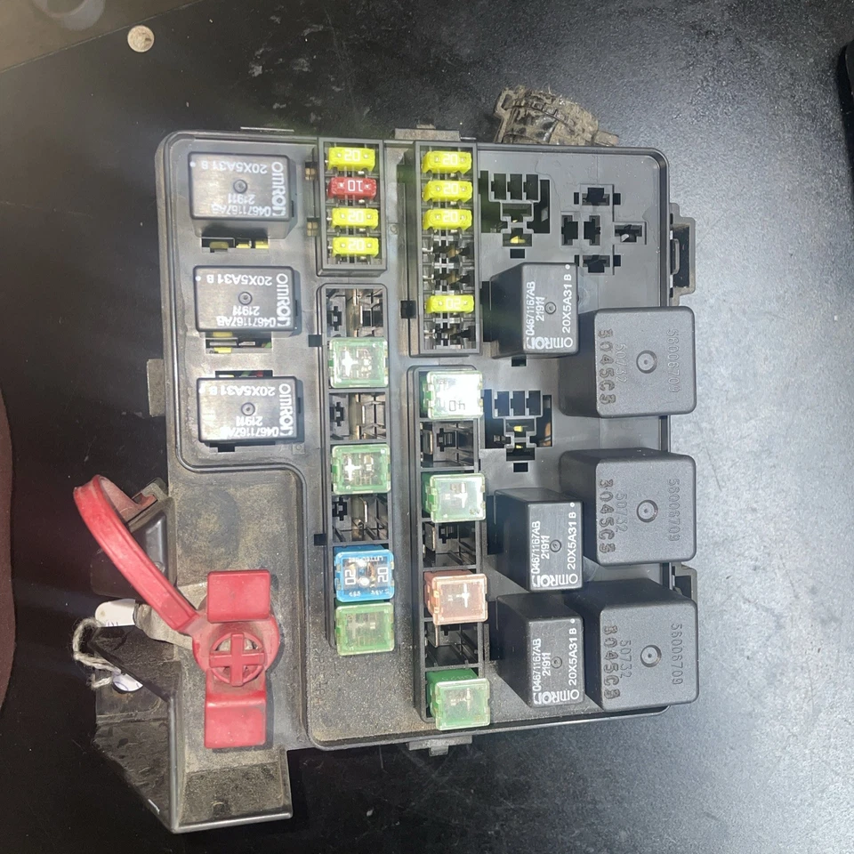 Dodge Stratus 2001-2004 caja de fusibles unión OEM P04608774AD módulo Foto 3 de 4