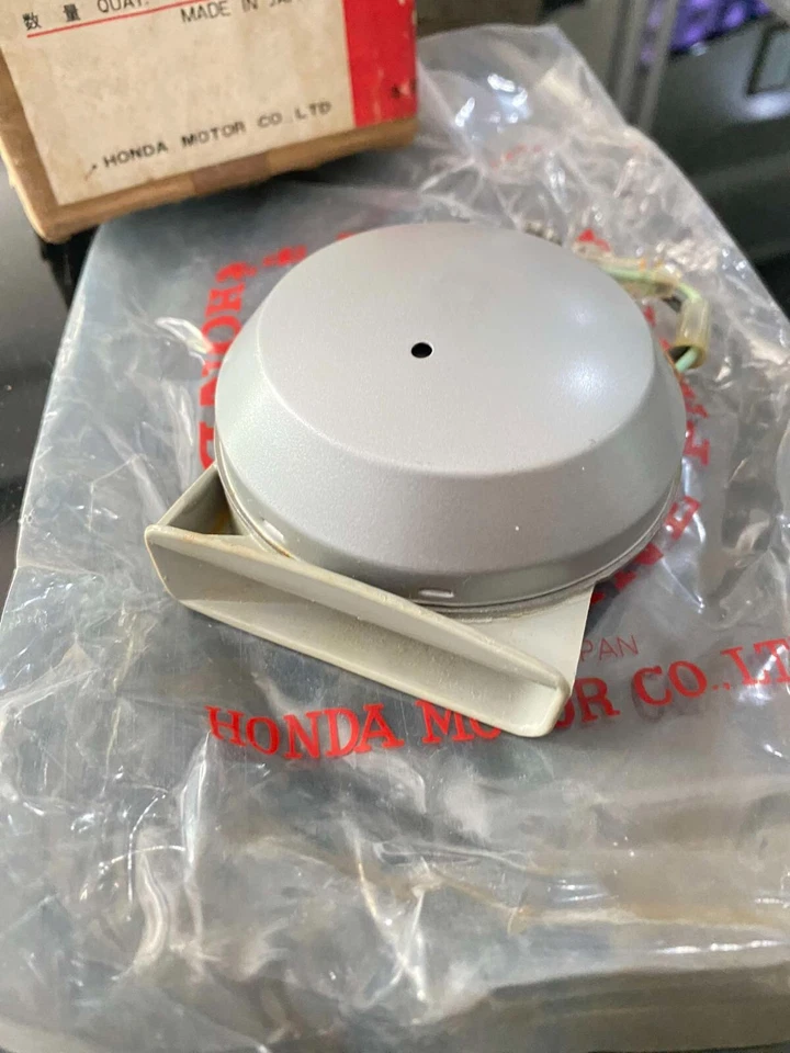 Bocina para Honda CD125E 6V NOS (puede caber con C92 C95 CB92 CA95) 38100-230-010 Foto 2 de 4