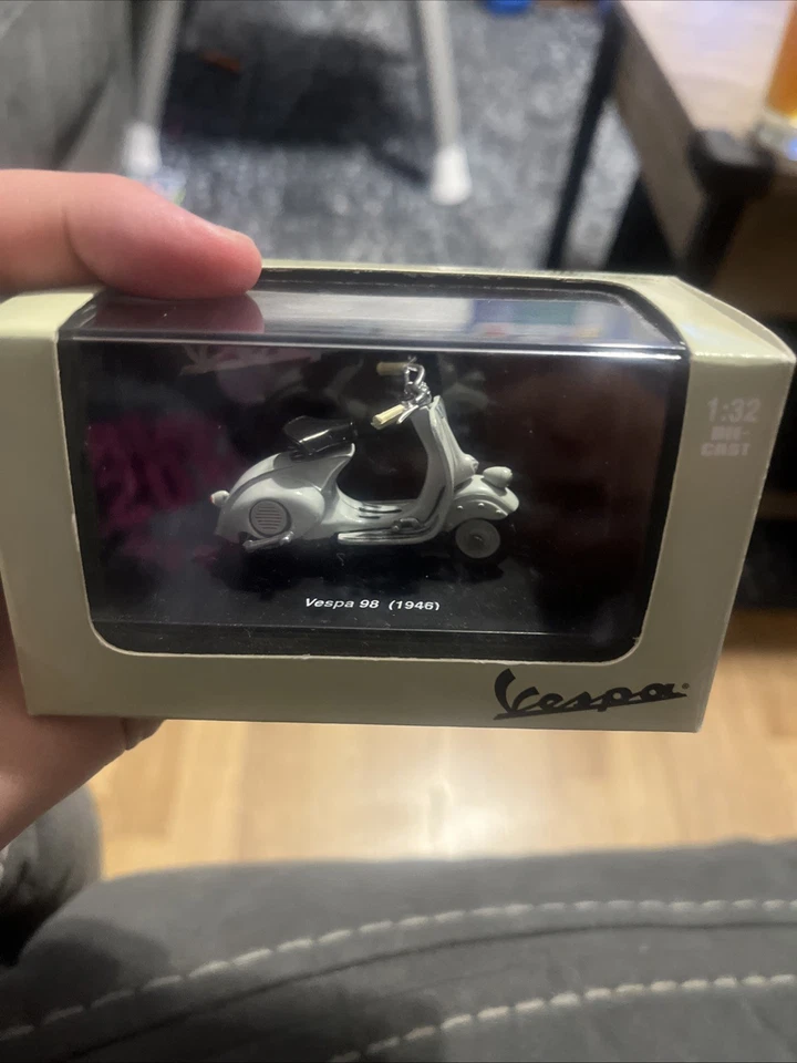 New Ray 1946 Vespa 98 (1946) Diecast With Plastics 1:32 Scale - Image 2 of 4