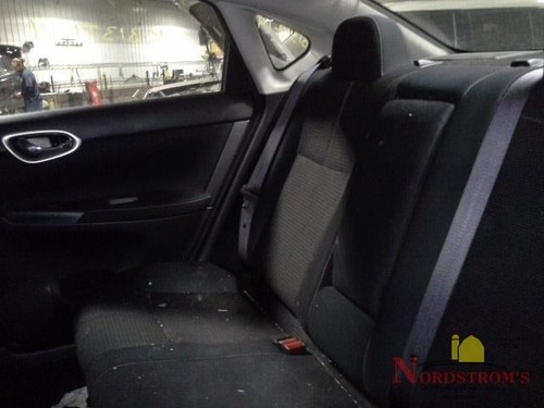 Nissan Sentra 2014 tapa de consola central solo negra - Imagen 5 de 11