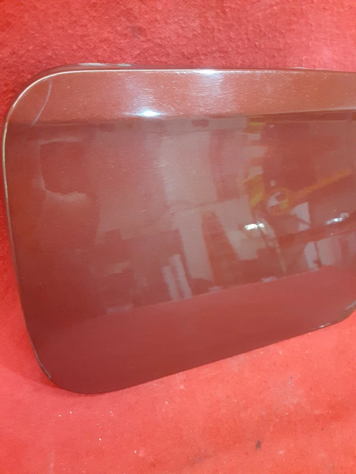 Subaru Outback Legacy 2003 combustible gasolina tapa de puerta rojo borgoña Foto 3 de 4