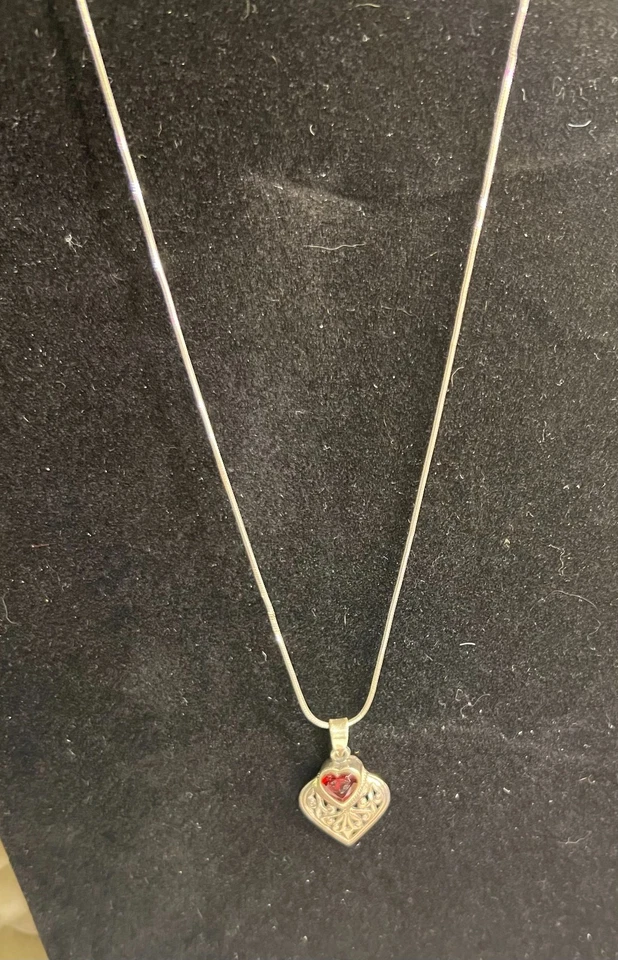 Collar colgante vintage de plata de ley 925 con gemas de granate corazón filigrana Foto 3 de 4