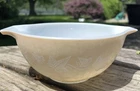Vintage Pyrex Sandalwood 1 1/2 Qt Cinderella Mixing Bowl 442 Tan Ivy Leaves