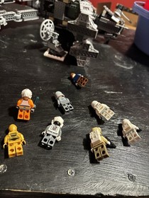 Lego Star Wars 8129 AT-AT W/Minifigs