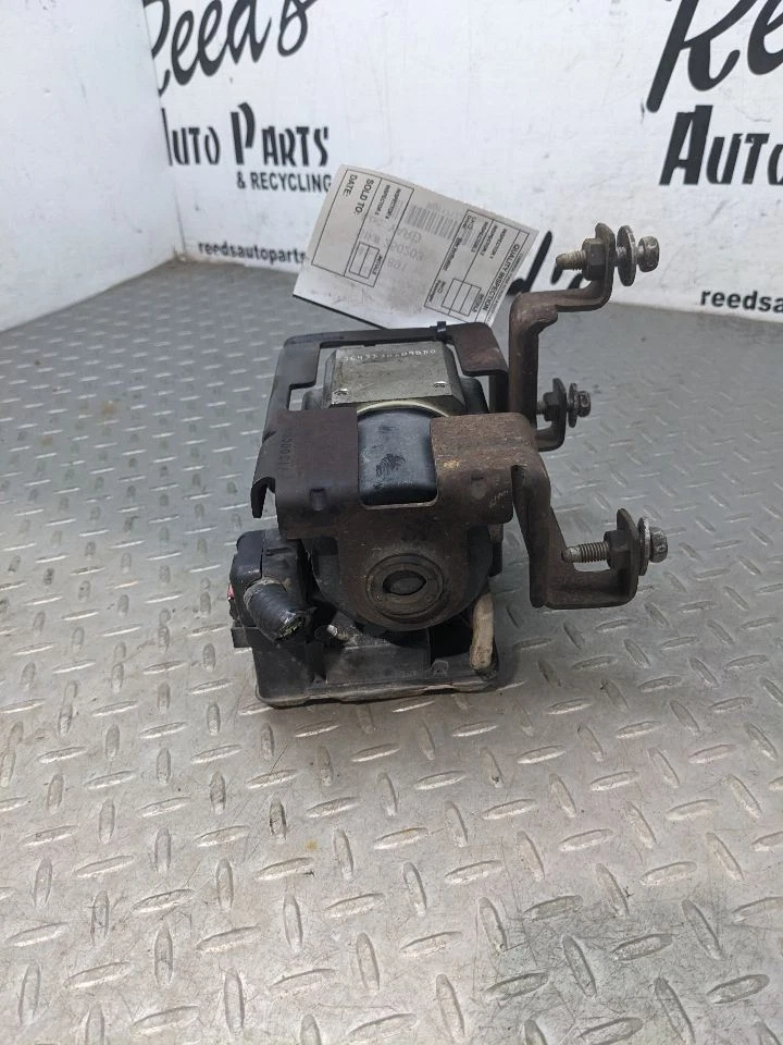 Peça de freio antibloqueio quadro da mão esquerda abaixo da cabine se encaixa 04-05 ESCALADE 1171220 - Imagem 4 de 4