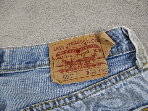 VINTAGE Levis 501 Jeans Mens 34x36 Blue Straight Regular Light Distressed 90s * - Picture 5 of 15