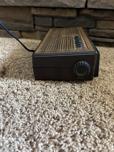 Vintage Wood Grain Electric Clock Radio Works Tested - Picture 7 of 10