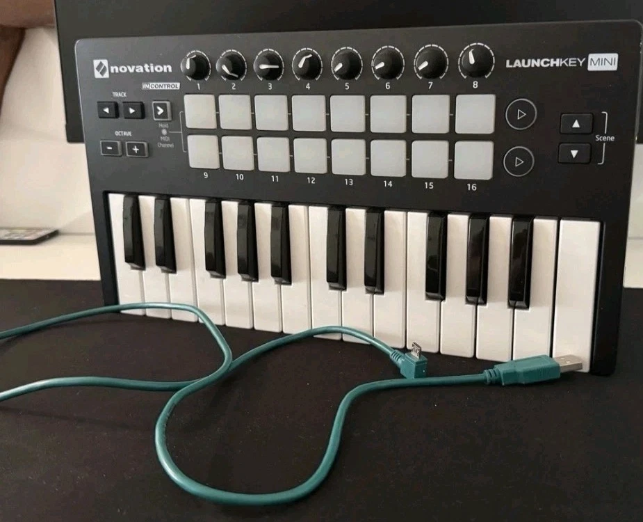 Ableton Controller Novation Launchkey 25 Mini MK2 Midi Keyboard - Launchpad Top!