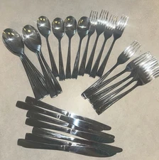 Unbranded Flatware Set Glossy Neutral Party 4 Place Setting + Extras 30 Pieces