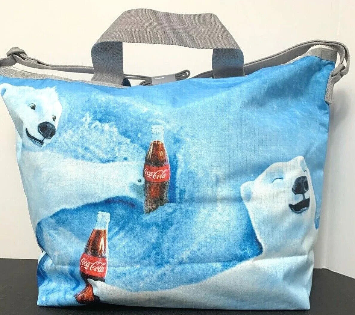 トートバッグ [LeSportsac X Coca-Cola] A Season To Share Easy Carry Tote LeSportsac Coca Cola Collection Easy Carry Tote 