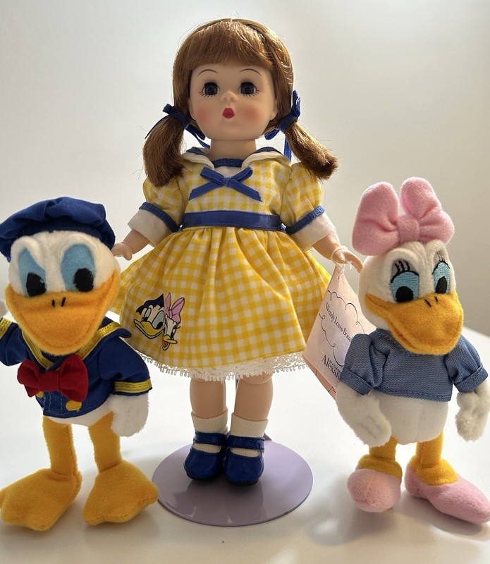 Wendy Loves Donald And Daisy 2004 Disney Madame Alexander Doll #39560