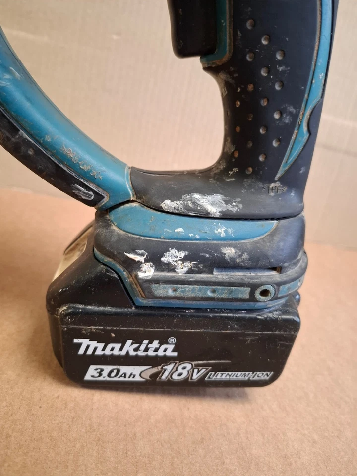 Makita DHR202 18V Li-Ion SDS+ Hammer Drill with 1 x 3.0Ah Battery + Charger - Image 4 of 4