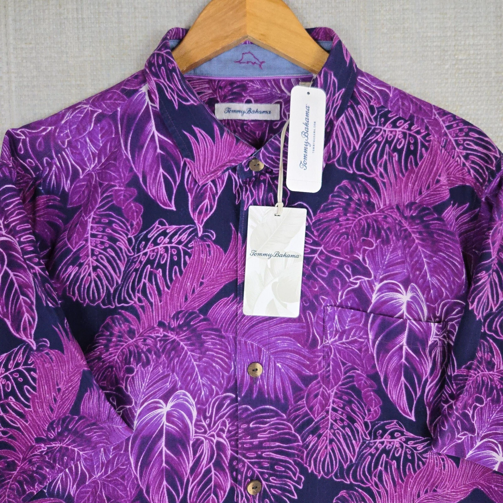 TOMMY BAHAMA 100% Silk Glowing Fronds Leaves New $148 Medium Mens Hawaiian Shirt
Opens in a new wind