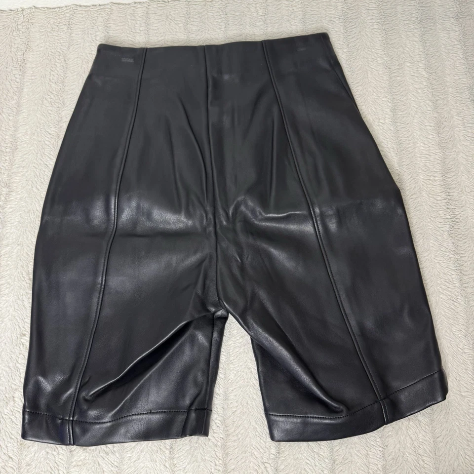 House Of CB London Silva Shorts Women’s XS Black Vegan Leather Zip Front READ - Image 3 of 4