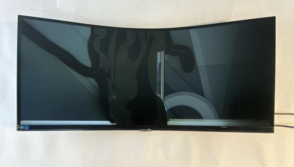 SAMSUNG Viewfinity S65UA Series 34-Inch Ultrawide Curved Monitor(cracked lcd) - Image 4 of 4