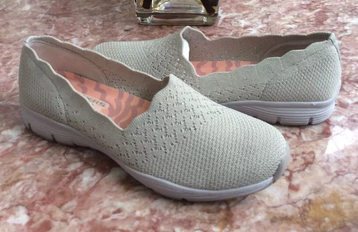 Skechers scallop top slip on