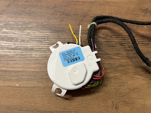 BMW 5 6 7 F10 F11 F06 F12 F13 F01 F02 F03 F04 OEM RH Mirror Motor Drive Adjust - Picture 4 of 10
