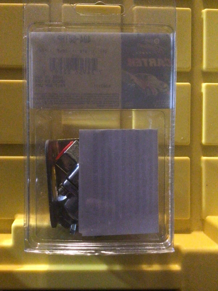 NOS, OEM Carter Fuel Pressure Regulator # 404-501HP - Image 3 of 4