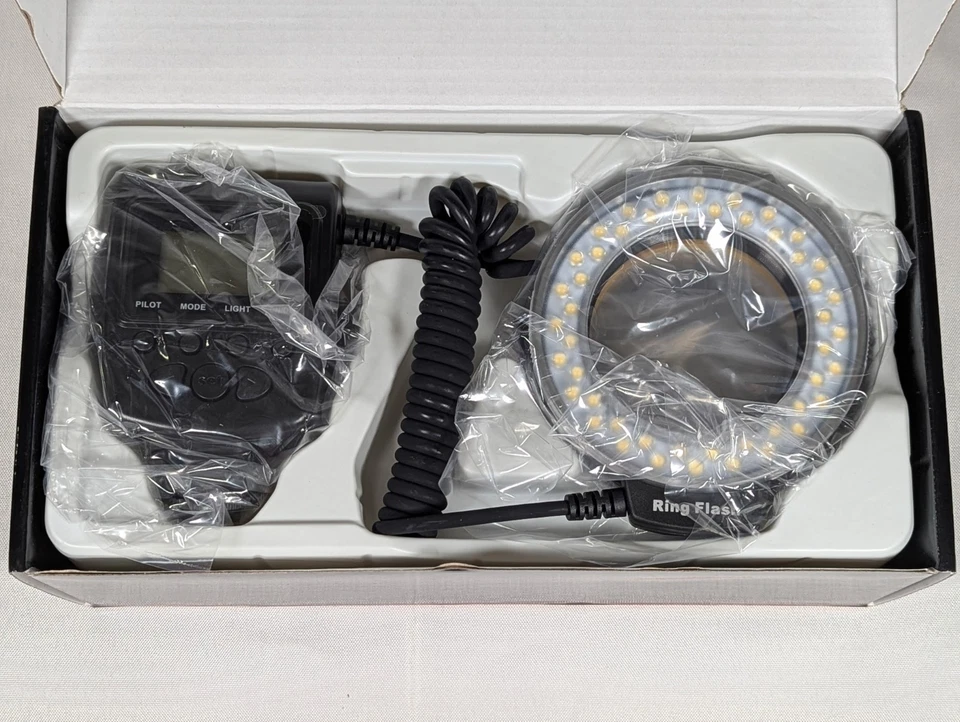 Neewer RF-550 Macro LED Ring Flash w/ LCD Display Screen Adapter Rings - Image 3 of 4