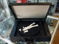 SONIQ RETRO TURNTABLE CASE WITH BLUETOOTH MODEL: FMRTCLGBK  / WORKS GREAT