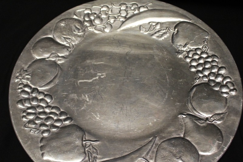 Wilton Armetale Metal round serving  tray with superior heat and cold retention,