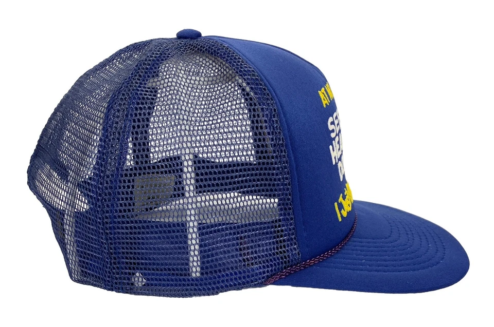 At My Age I’ve Seen It All... Gorra de béisbol vintage de camionero con respaldo de malla azul a presión Foto 4 de 4