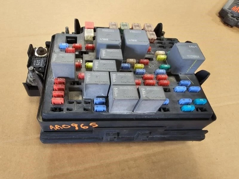 二手 2005 年 GMC SIERRA LLY DIESEL 保险丝盒通用部件 #15115618 已发货 — 第 4/4 张图片