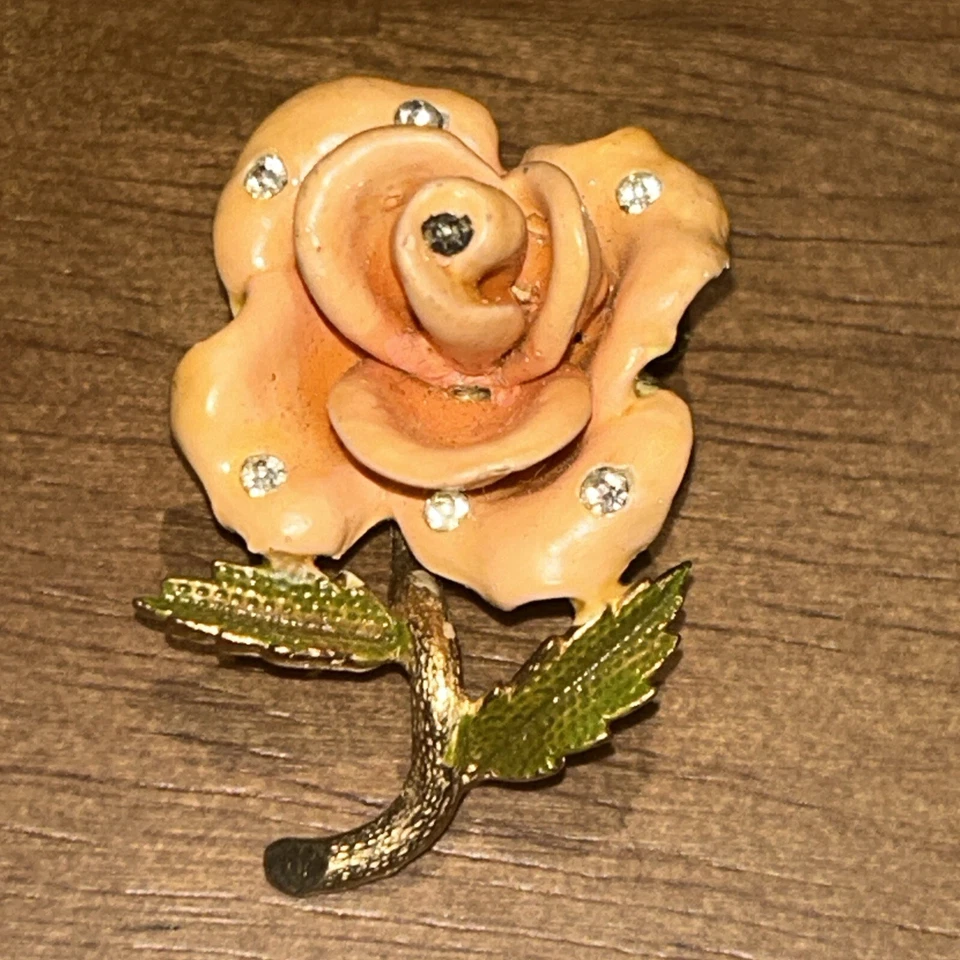 Broche rosa flor estrás esmalte coral/rosa tono dorado firmado por Ciner Foto 4 de 4