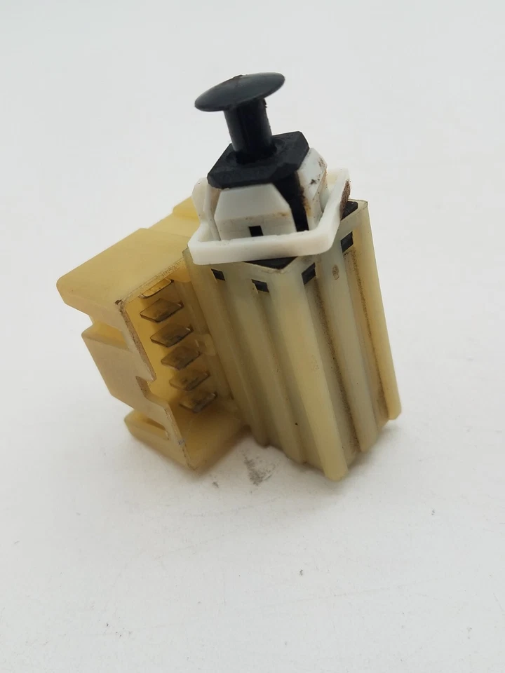 Sensor interruptor luz freno delantero izquierdo Chrysler 300 LX 2005-2010 usado Foto 2 de 4