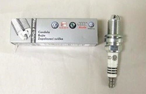 New OEM New Spark Plug 96-07 Beetle Golf Jetta Passat Audi