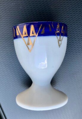 alter Eierbecher mit blauem Band und goldenem Muster (BW2)