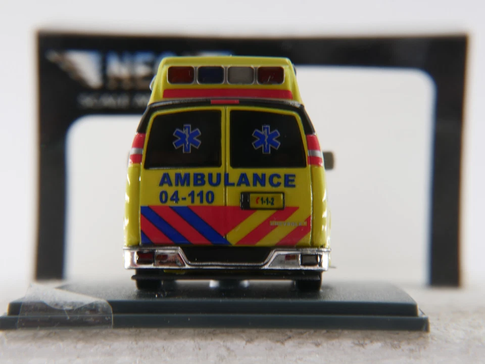 1:87 Chevrolet Ambulance A.S.S Chevy GMT 610 Neo Scale alt PKW 87365 H0 HO OVP - Bild 3 von 4