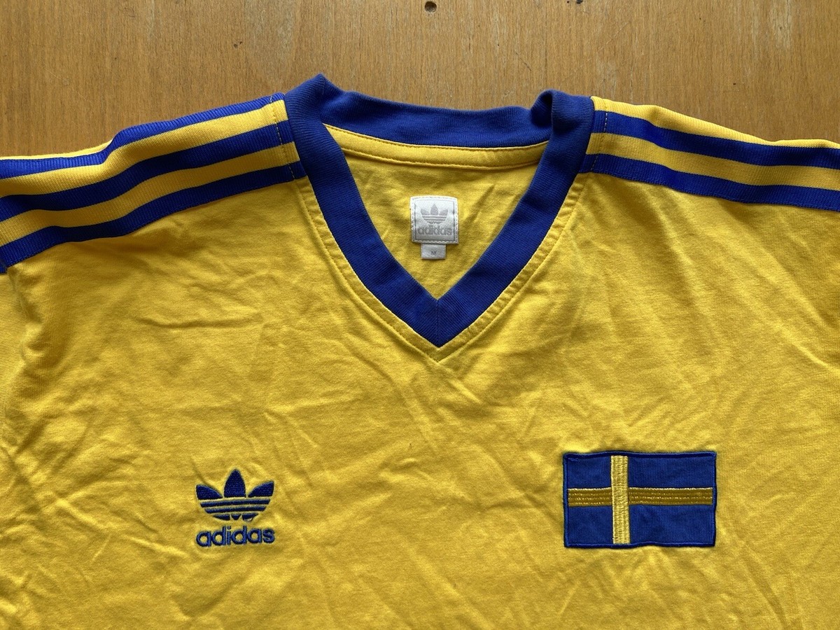 SWEDEN 80s HOME FOOTBALL SHIRT SOCCER JERSEY ADIDAS sz M MEN